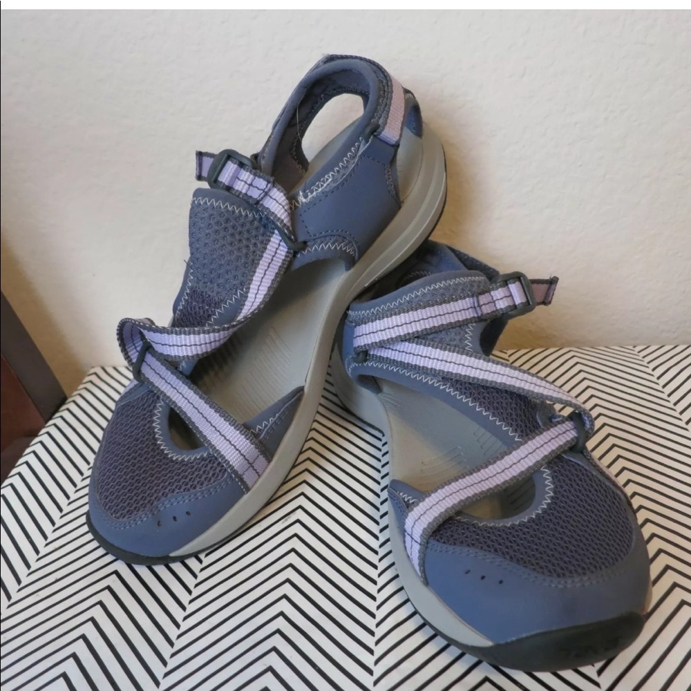 Ewaso Teva 8.5 hiking water sandals athletic shoes